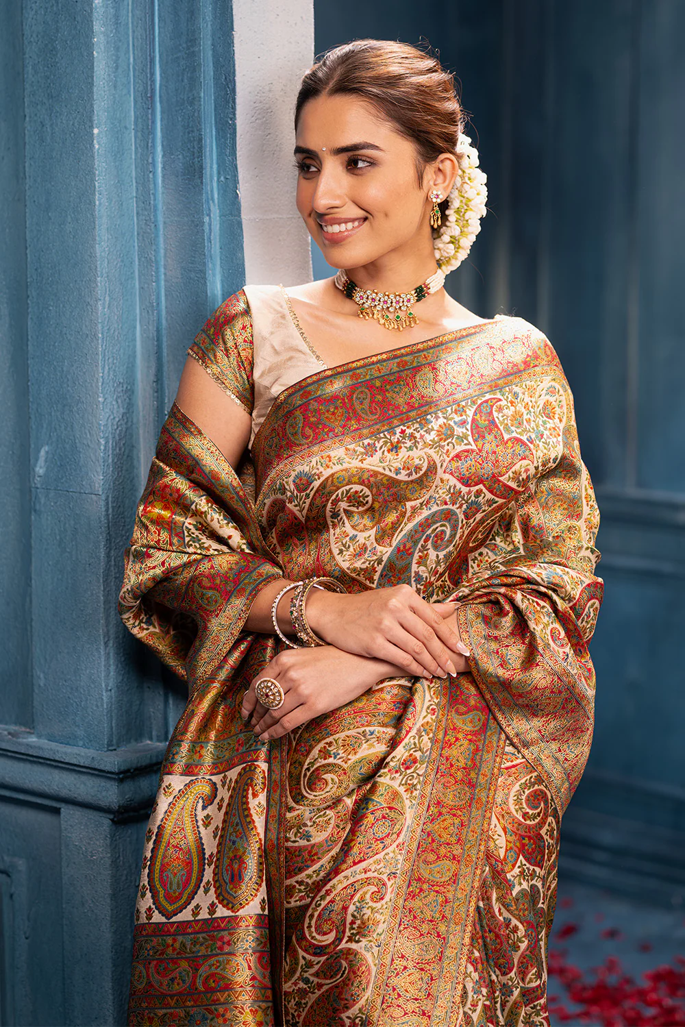 Beige Position Print Woven Silk Saree - Image 4