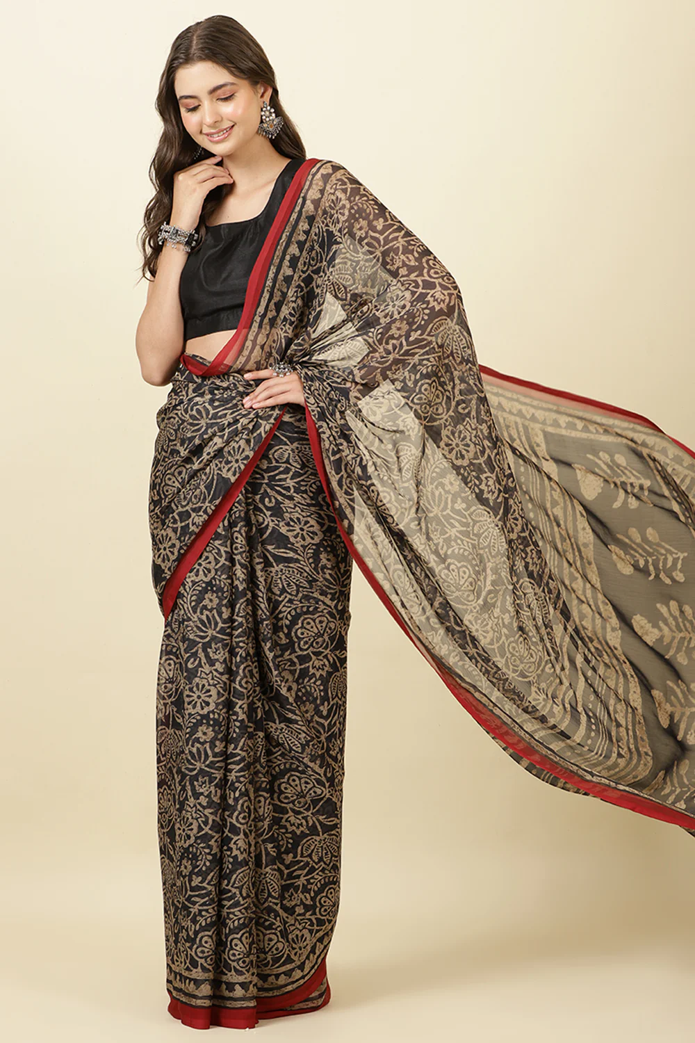 Black  Chiffon Floral Printed Saree - Image 5