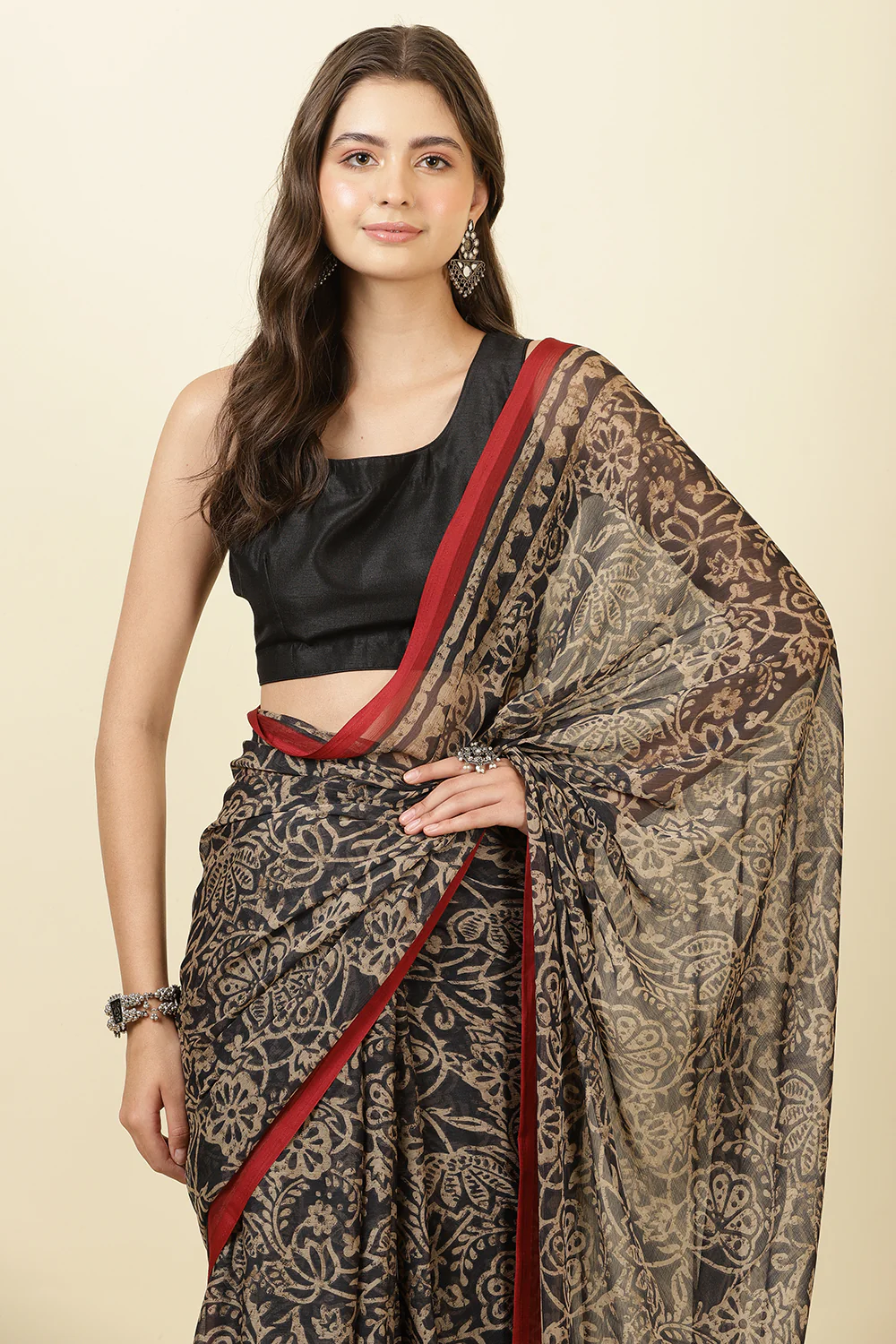 Black  Chiffon Floral Printed Saree - Image 6