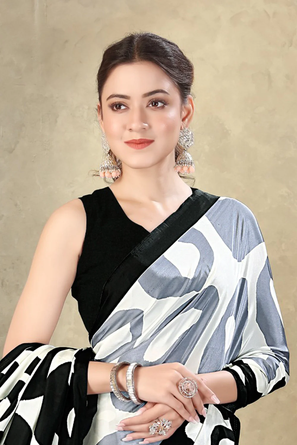 Black & Cream Printed Crepe Silk Saree - Image 2