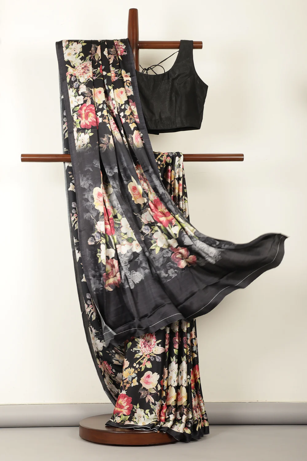 Black Floral Printed Crepe Silk Saree - Image 3