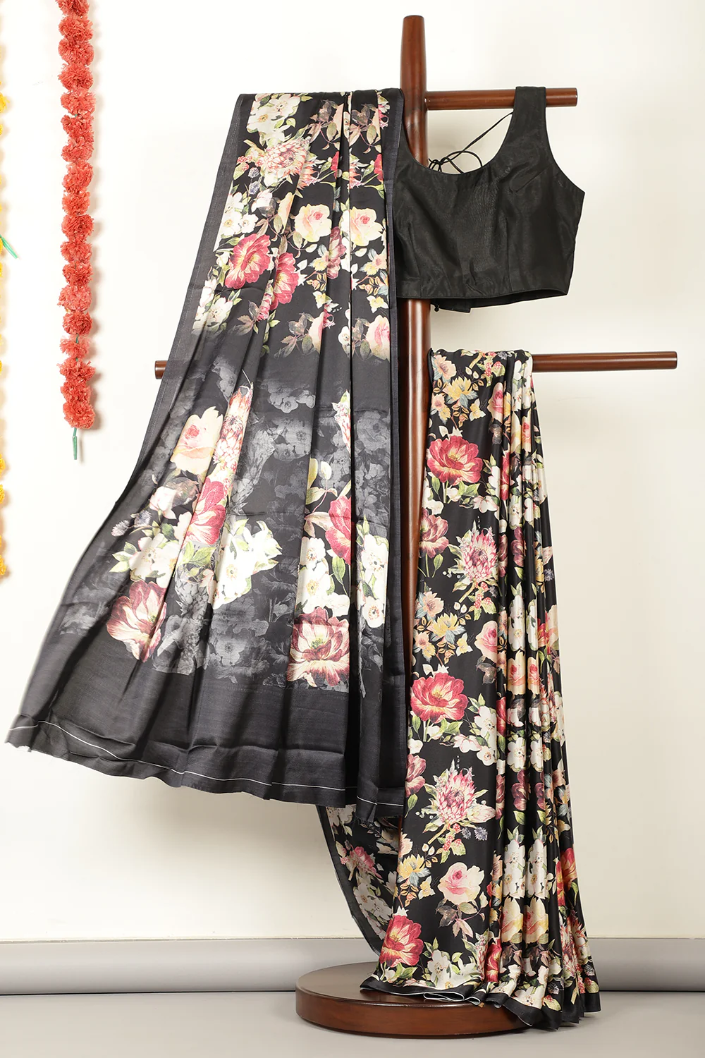 Black Floral Printed Crepe Silk Saree - Image 4
