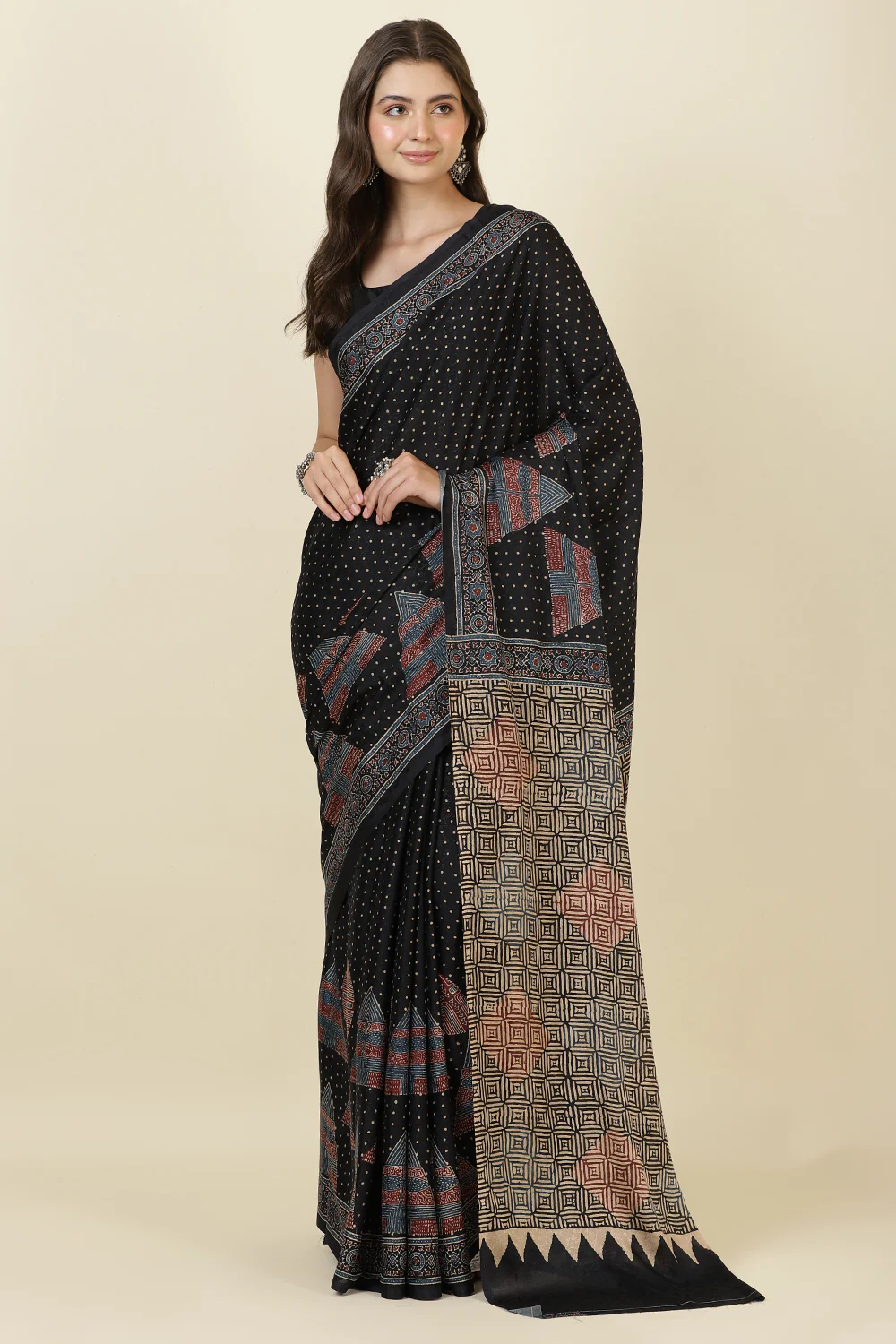 Black Jacquard Silk Printed Saree - Image 3