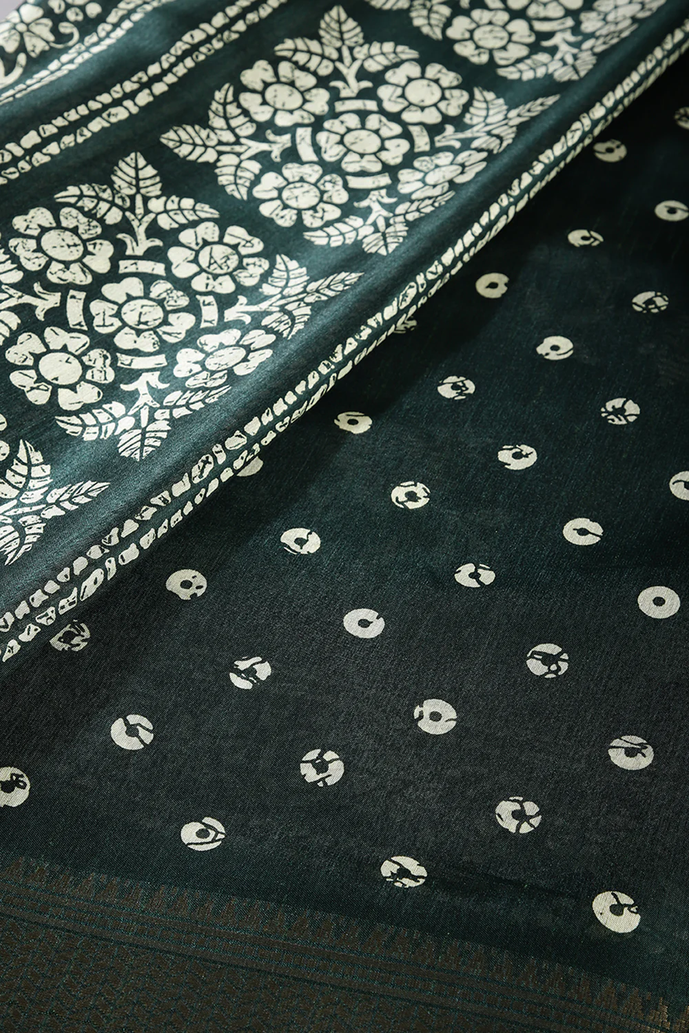 Bottle Green Color Cotton Silk Block Printed Saree - Image 4