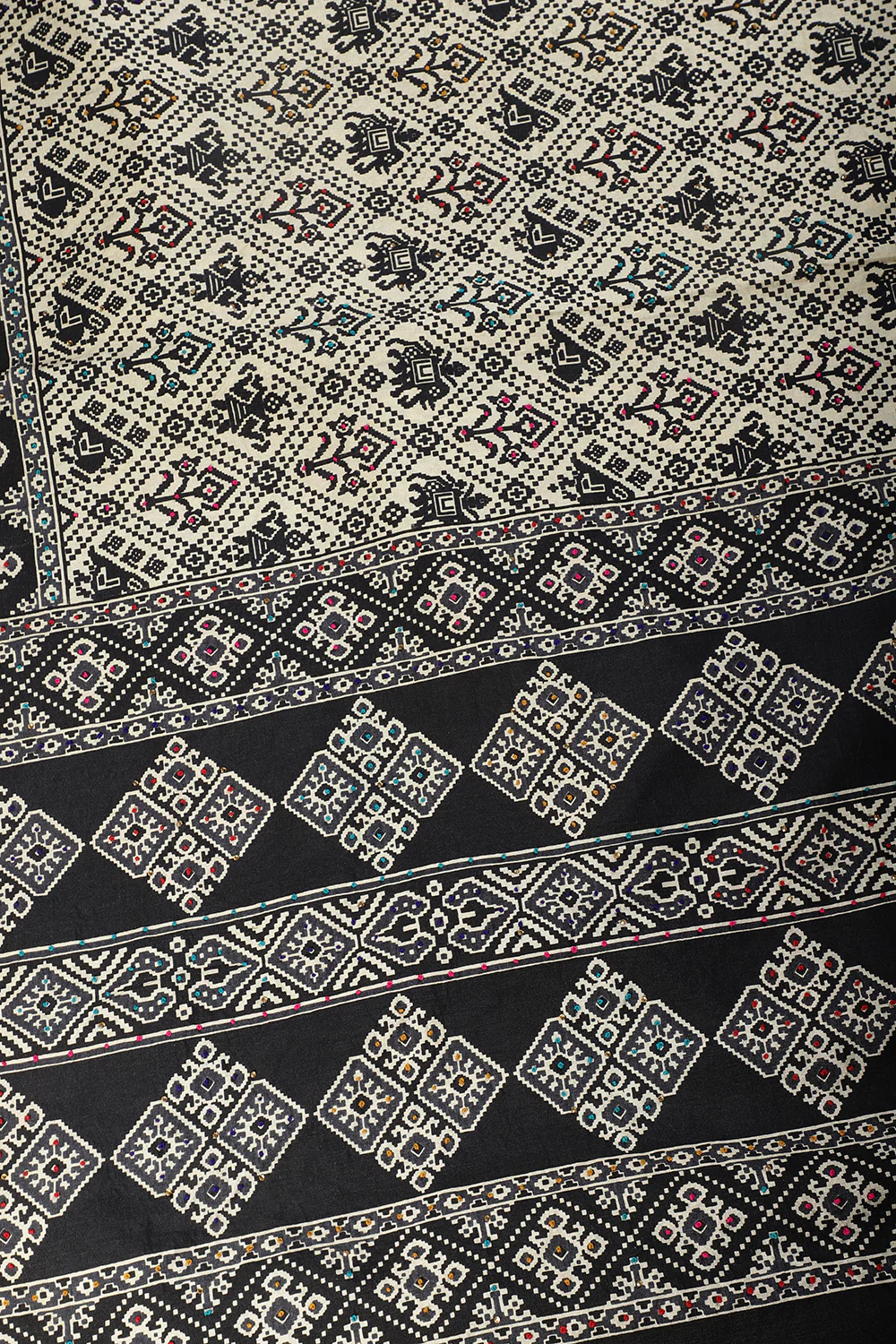 Cream & Black Silk Printed And Hand-Knot Work Saree - Image 2