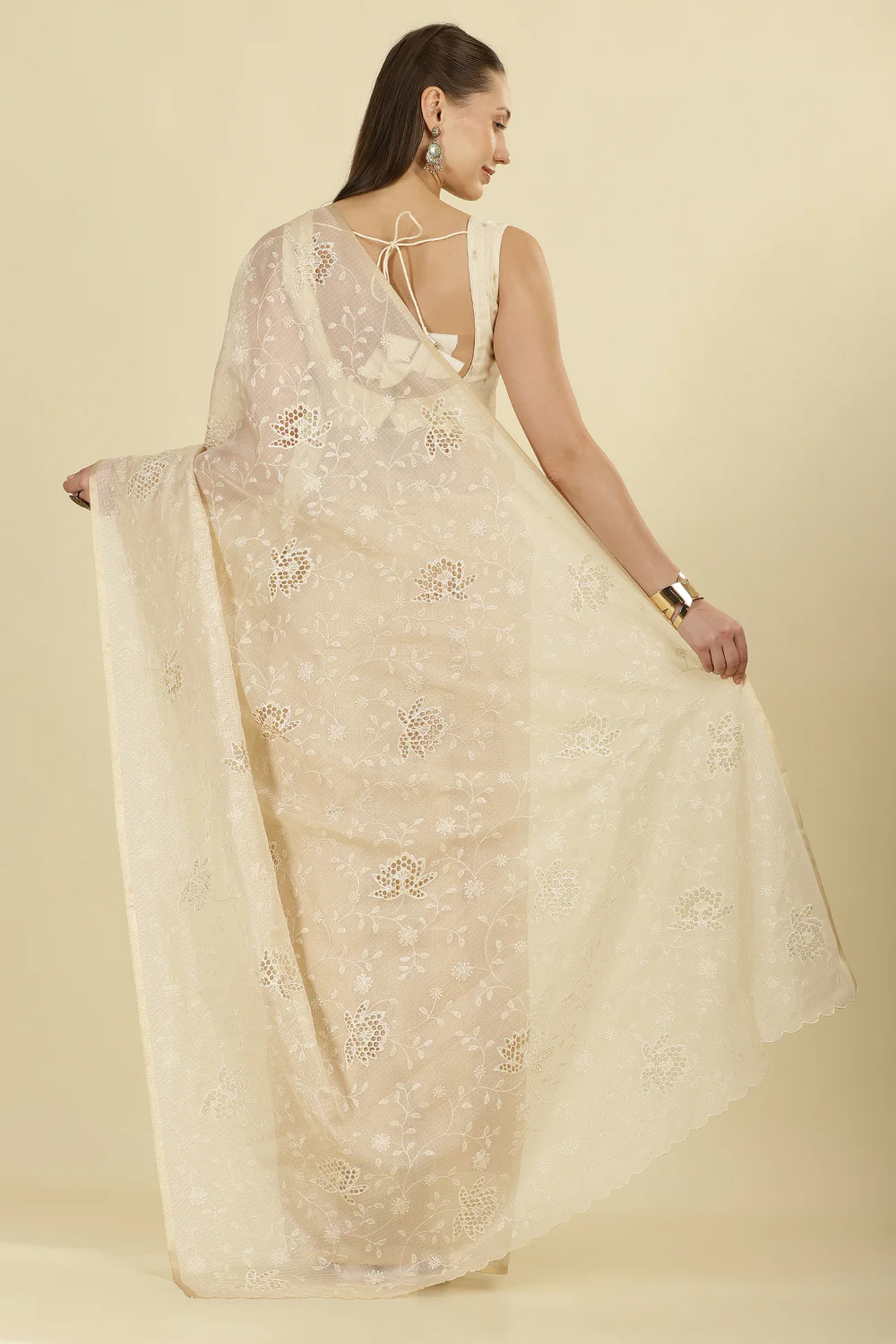 Cream Floral Resham Embroidered Cotton Saree - Image 4