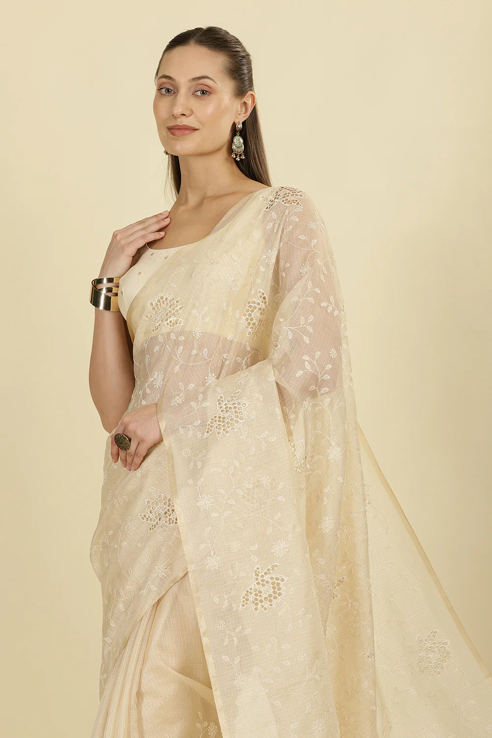 Cream Floral Resham Embroidered Cotton Saree - Image 6