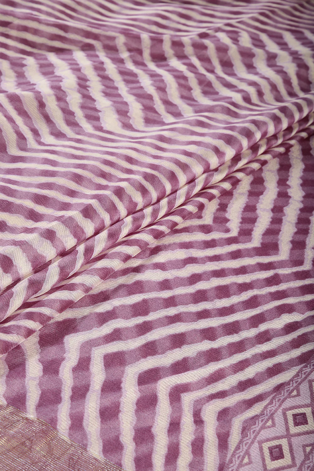 Dusky Purple Color Chiffon Leheriya Printed Saree - Image 10