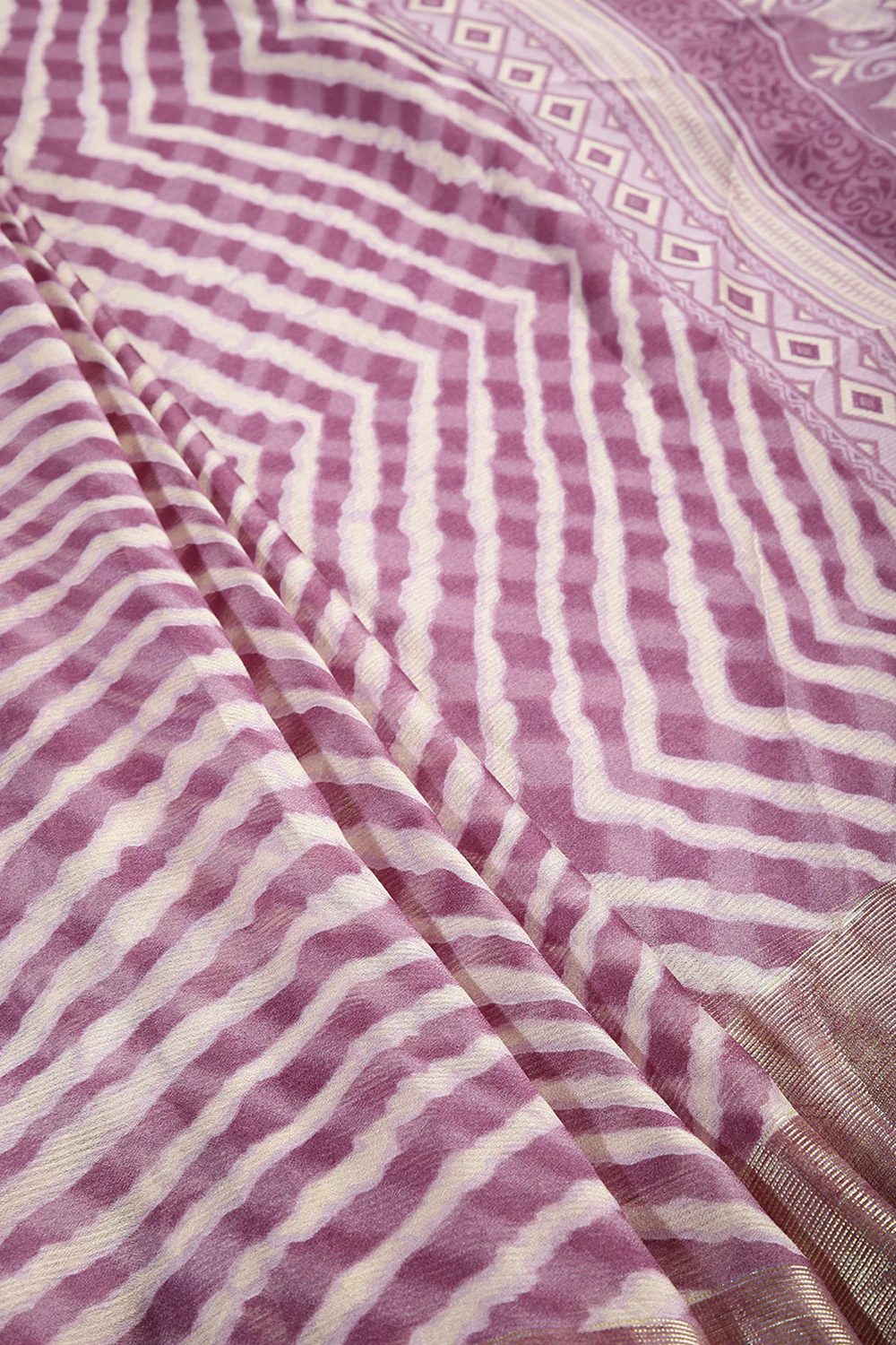 Dusky Purple Color Chiffon Leheriya Printed Saree - Image 9
