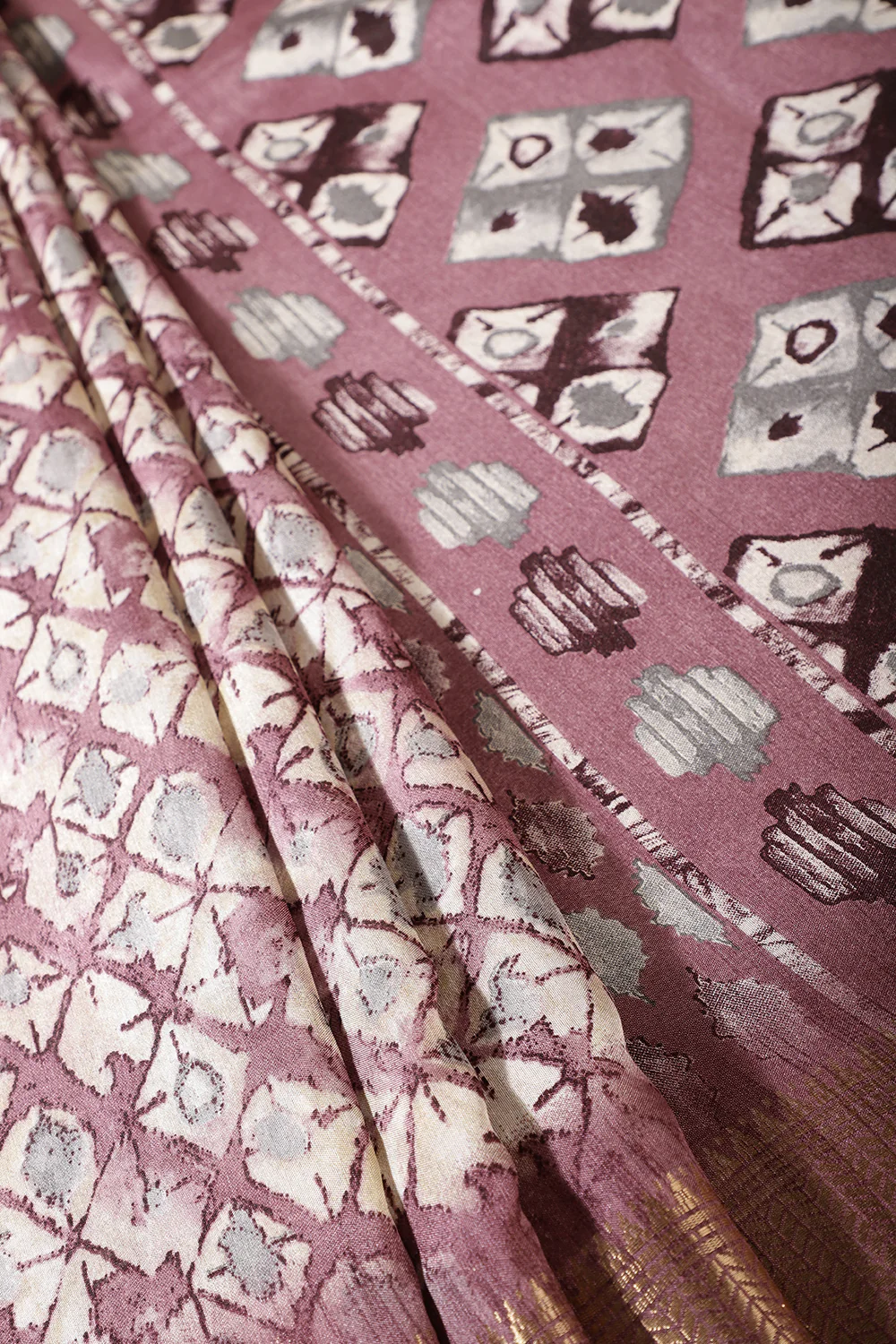 Dusty Lavender Color Cotton Silk Abstract Printed Saree - Image 2
