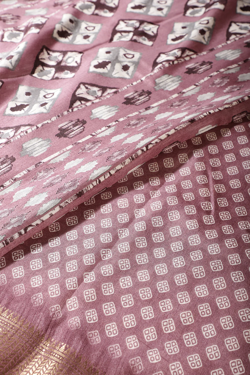 Dusty Lavender Color Cotton Silk Abstract Printed Saree - Image 3