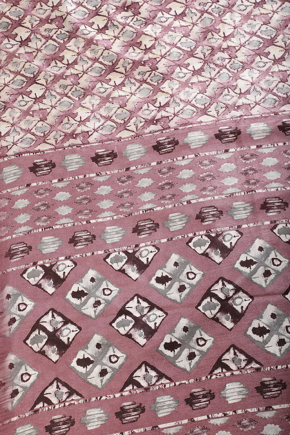 Dusty Lavender Color Cotton Silk Abstract Printed Saree - Image 4
