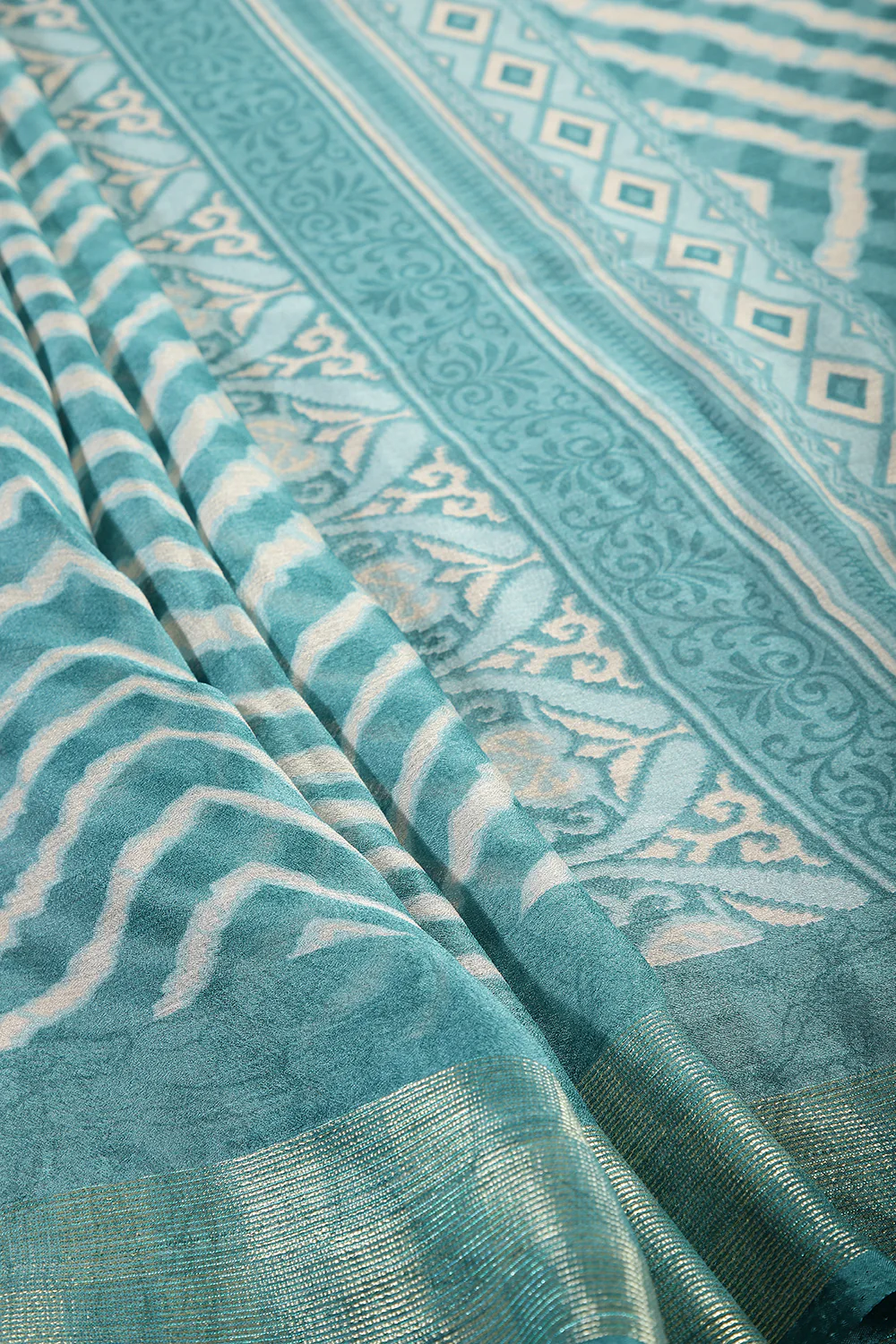Firozi Color Chiffon Leheriya Printed Saree - Image 10