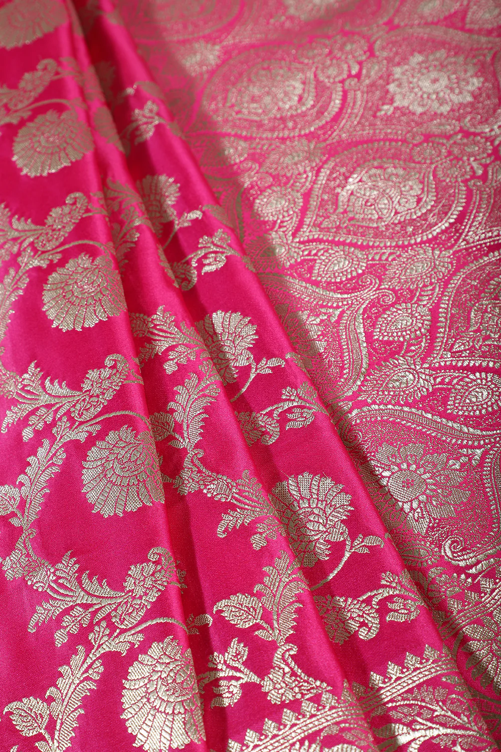 Fuchsia Pink Zari Woven Banarasi Silk Saree - Image 3