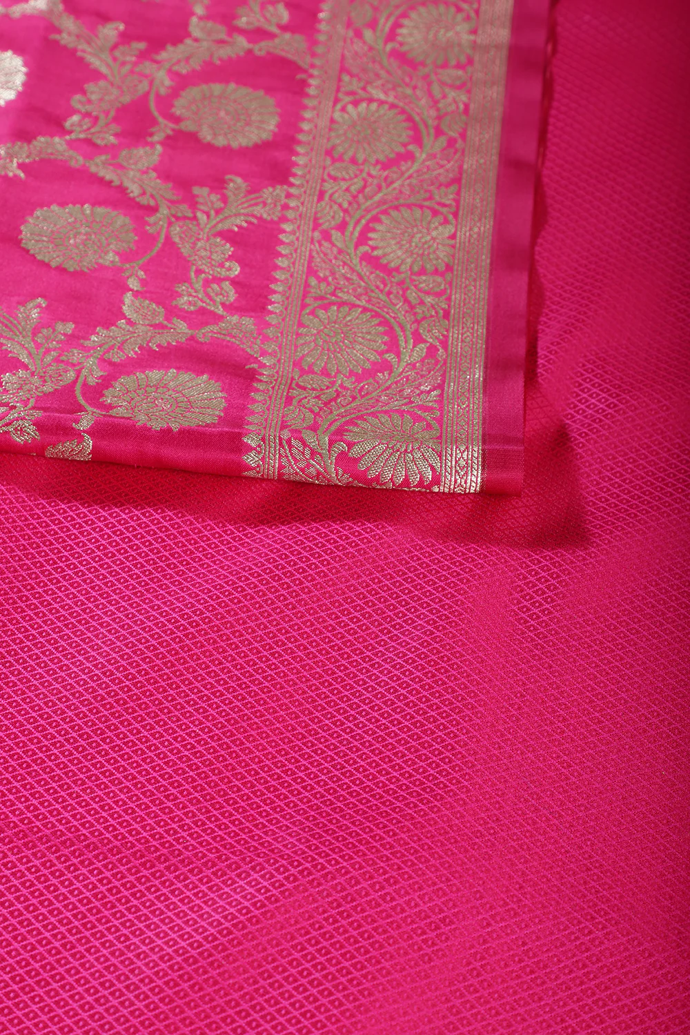 Fuchsia Pink Zari Woven Banarasi Silk Saree - Image 4