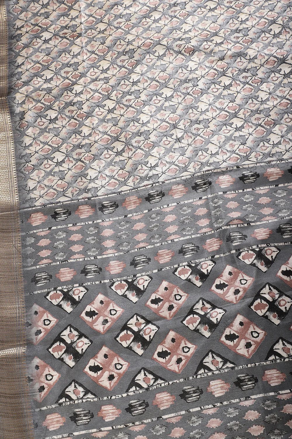 Grey Color Cotton Silk Abstract Printed Saree - Image 3
