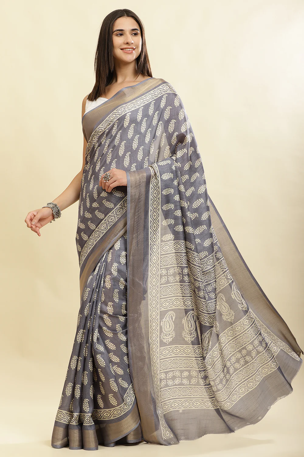 Grey Color Cotton Silk Boota Printed And Zari Woven Saree - Image 3