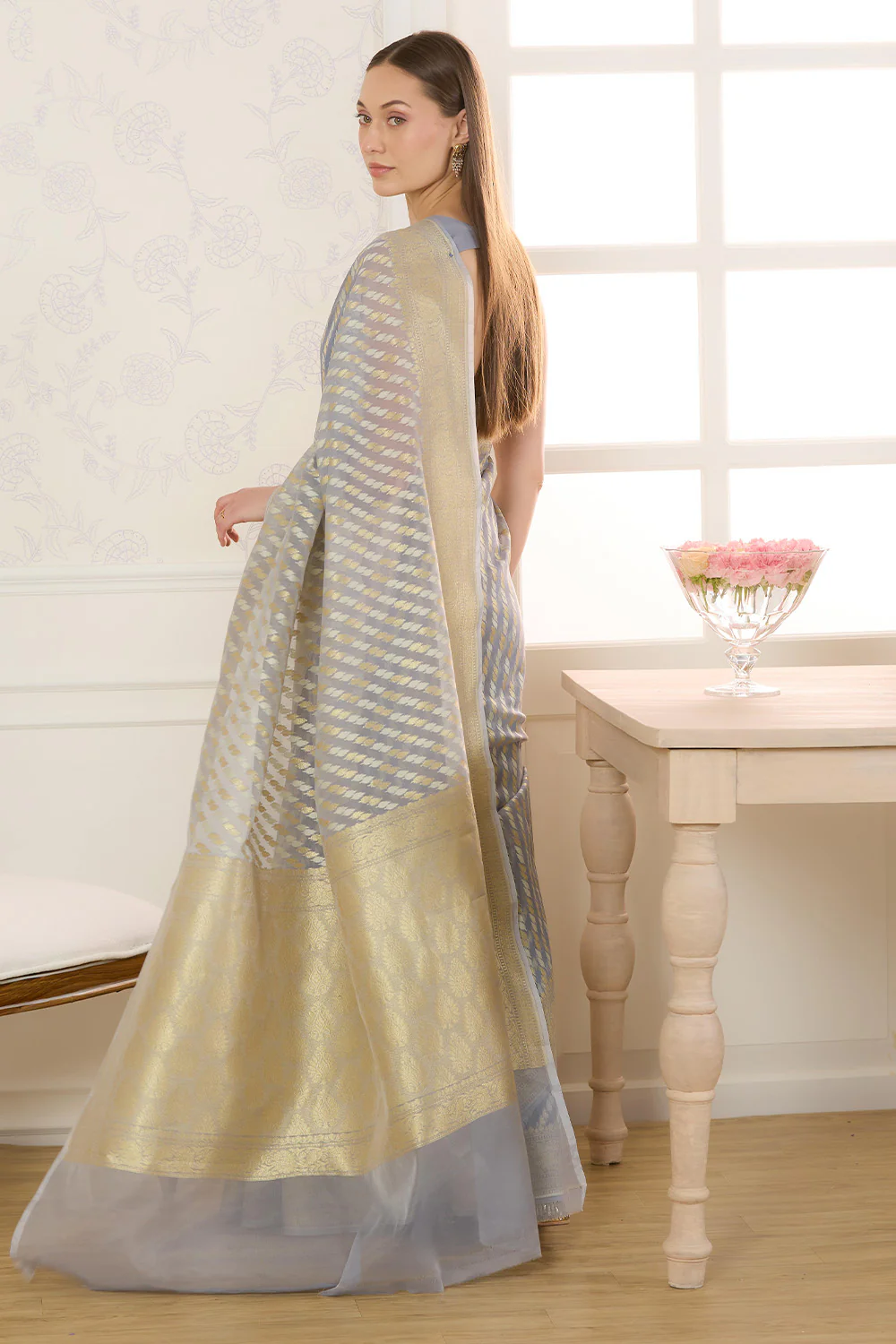 Grey Metalic Tissue Zari Woven Saree - Image 3