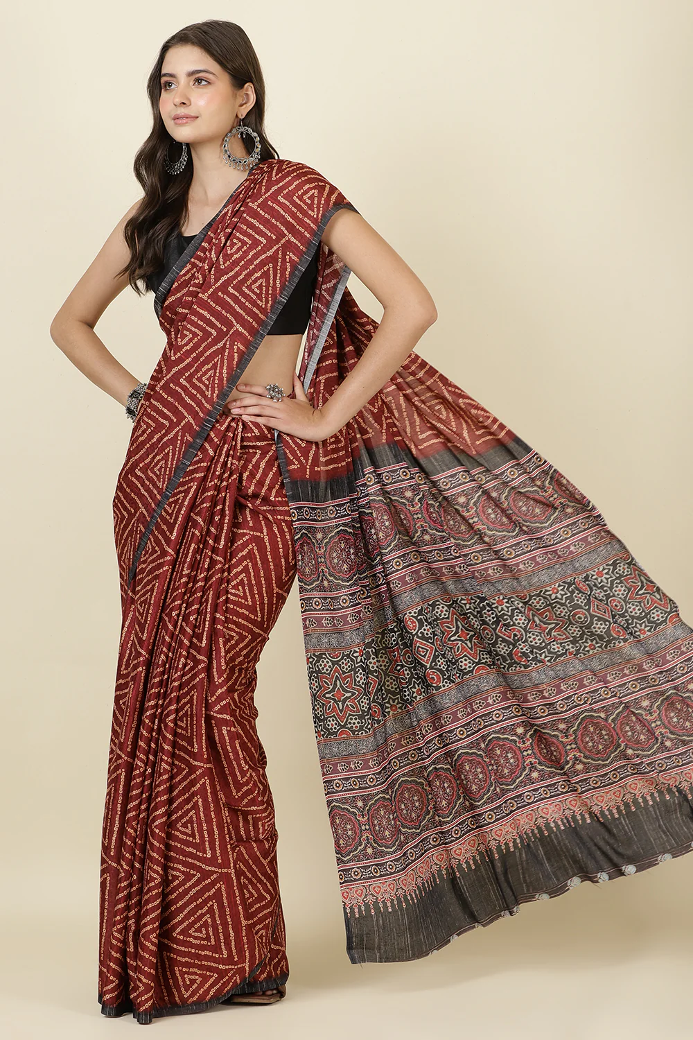Maroon Jacquard Silk Bandhani Printed Saree - Image 6
