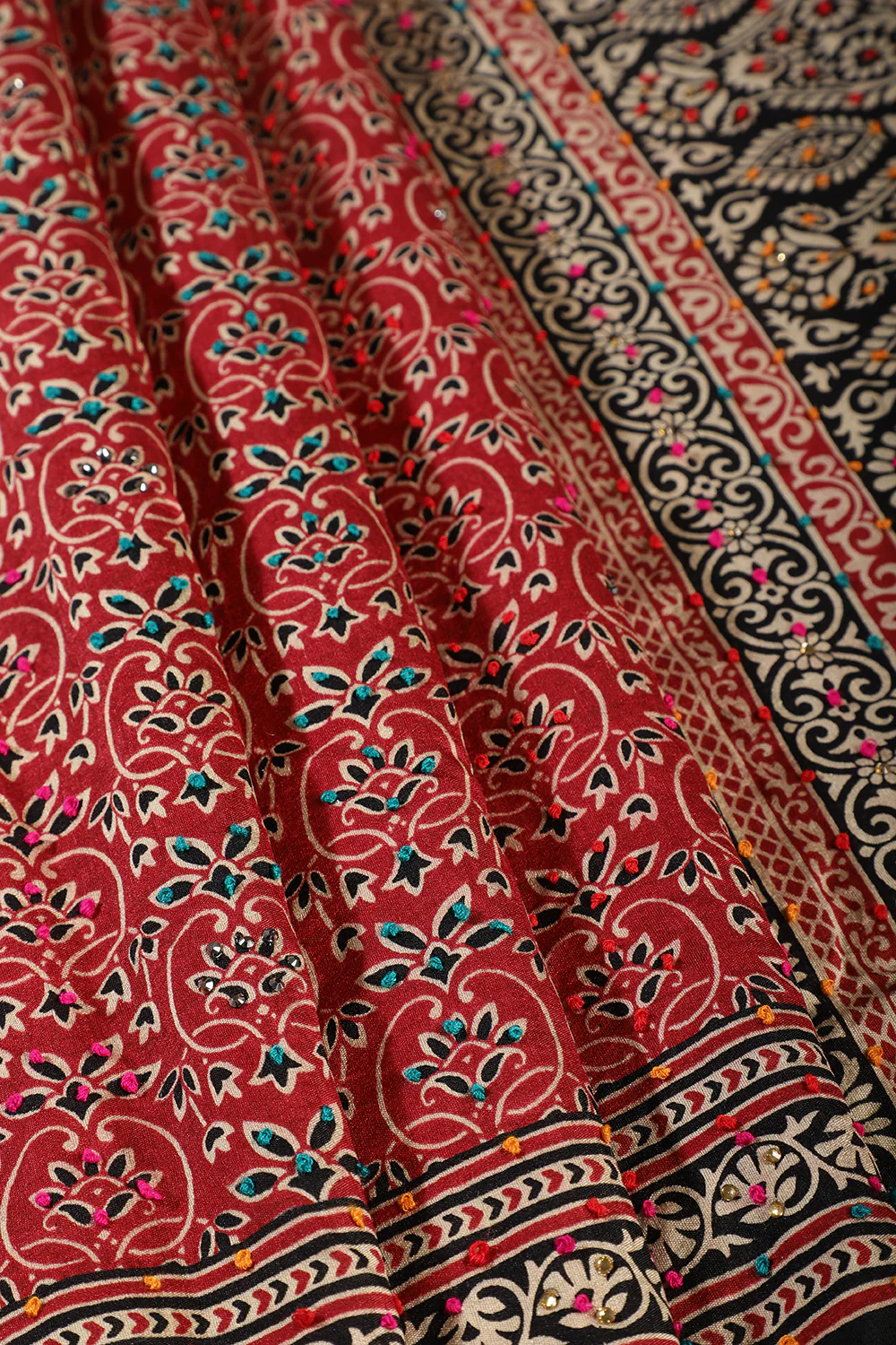 Maroon Silk Printed And Hand-Knot Work Saree - Image 3