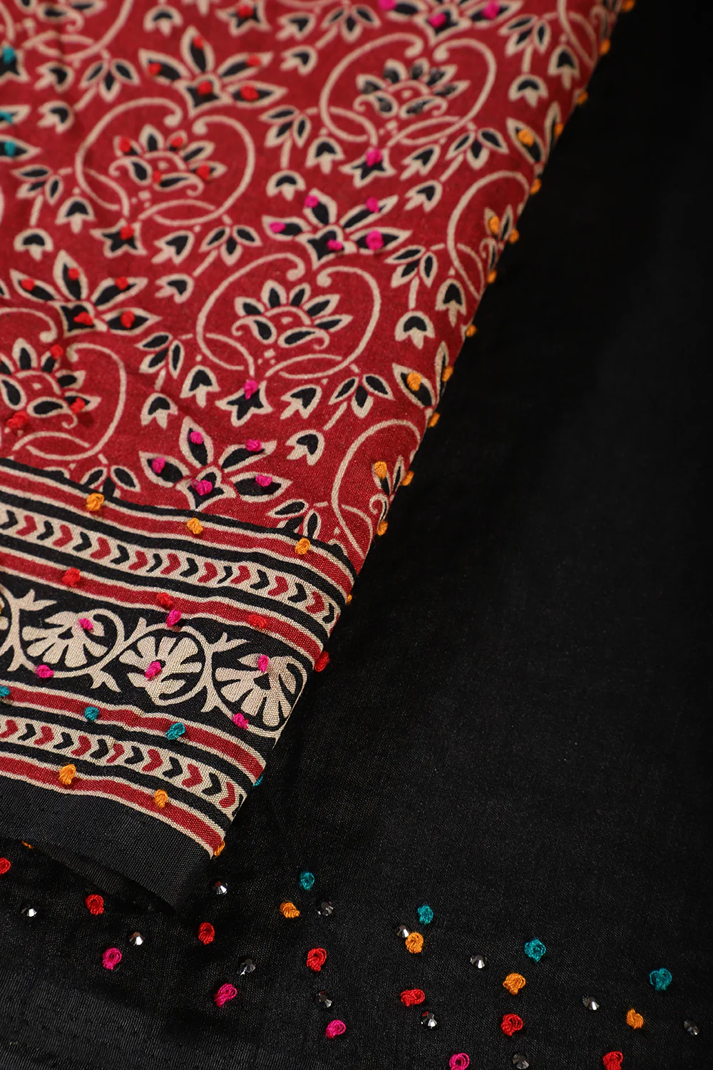 Maroon Silk Printed And Hand-Knot Work Saree - Image 4