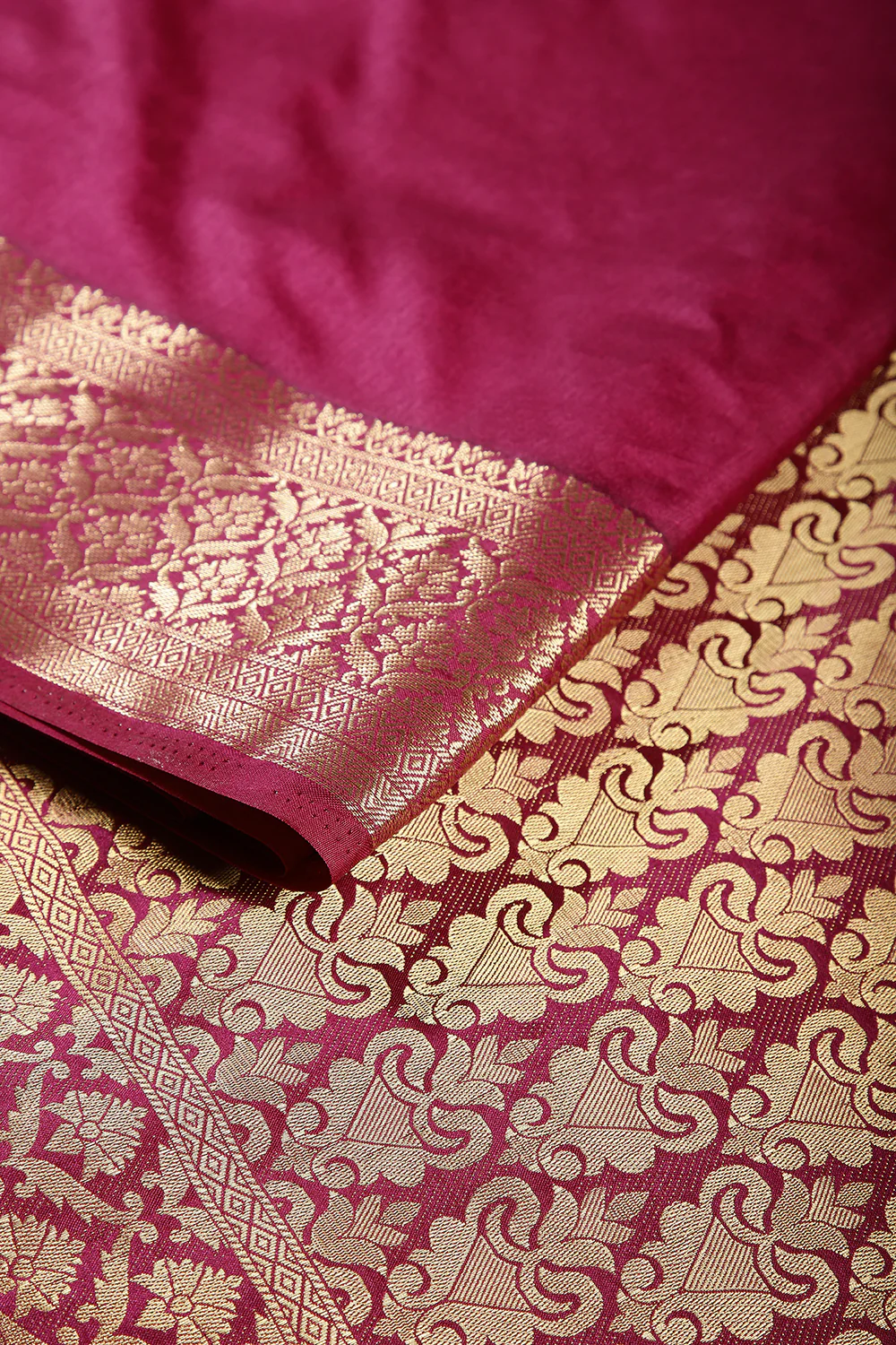 Mulberry Colour Silk Woven Saree - Image 4