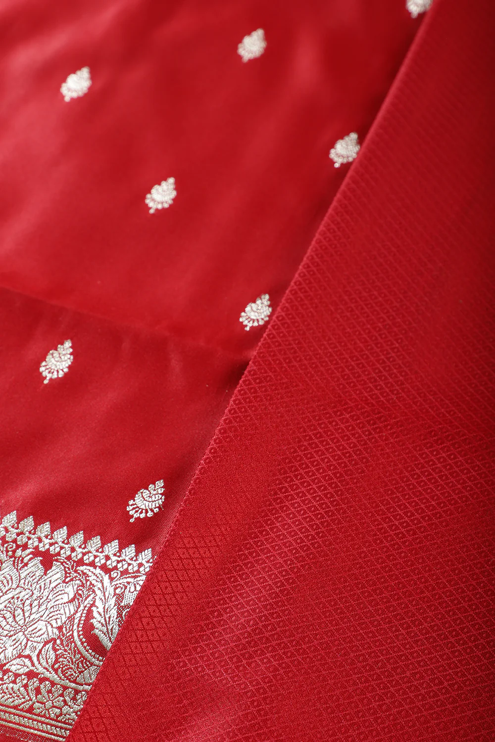Red Banarsi Silk Zari Woven Saree - Image 4