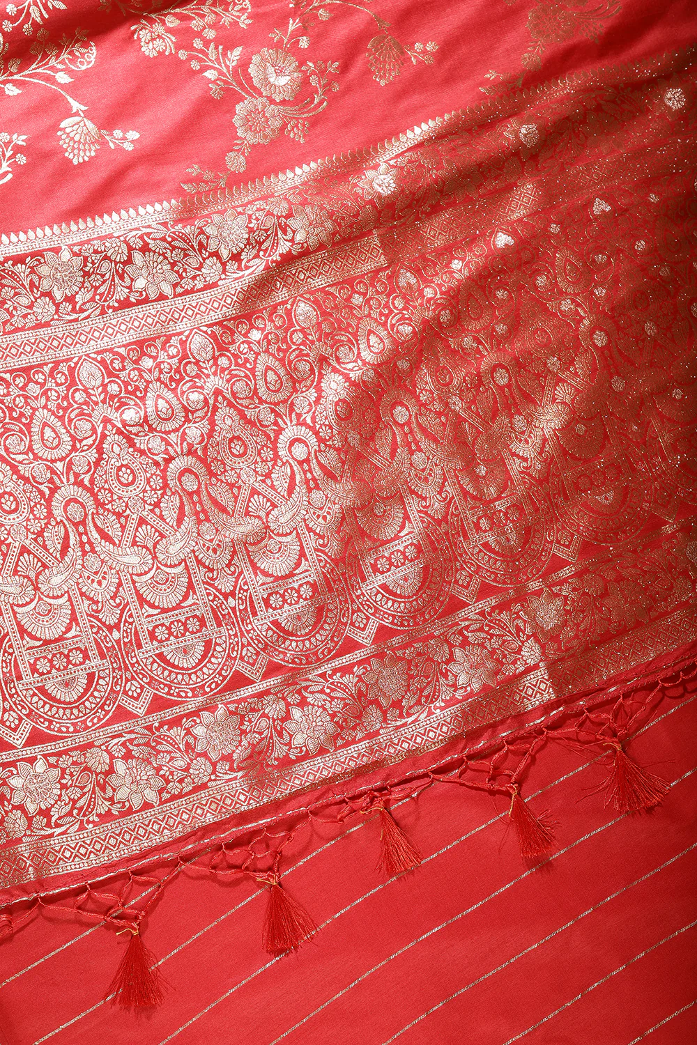 Red Color Art Silk Zari Woven Saree - Image 4