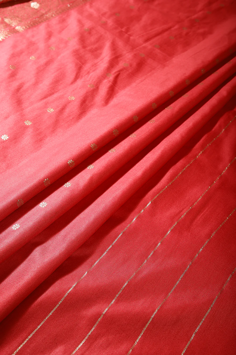 Red Color Art Silk Zari Woven Saree - Image 5