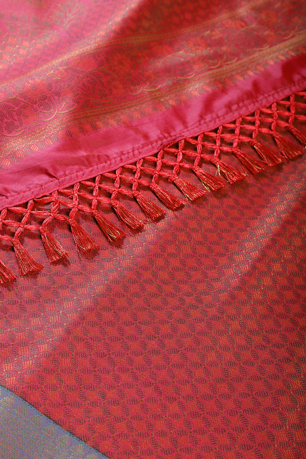 Red Color Cotton Silk Resham & Zari Woven Saree - Image 4
