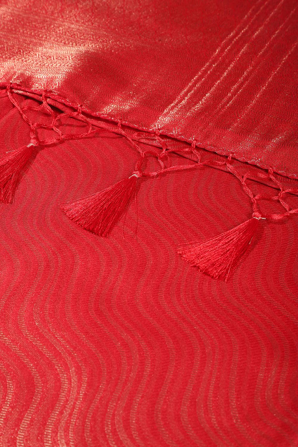 Red Colour Soft Silk Leheria Zari Woven Saree - Image 2