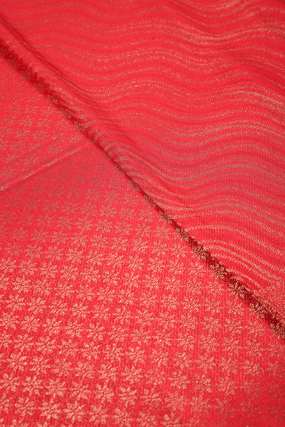 Red Colour Soft Silk Leheria Zari Woven Saree - Image 4