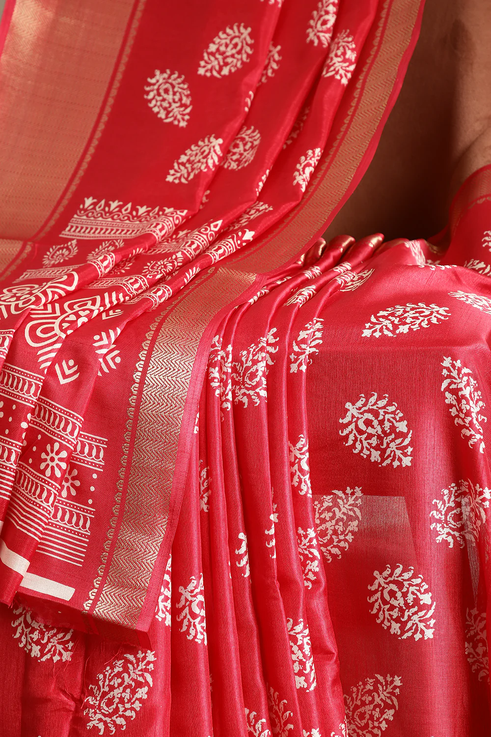 Venetian Red Color Block Printed Cotton Silk Saree - Image 2